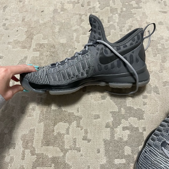 NEVER USED BASKETBALL NIKE SNEAKERS - Picture 1 of 4